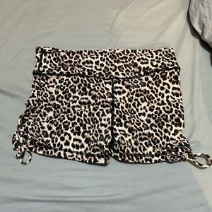Zyia Double Scrunchy Leopard Brilliant Shorts XXL EUC